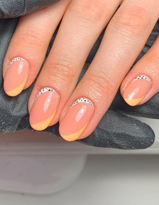 Light Pastel Yellow Diagonal Line and Adjacent White & Black Dots