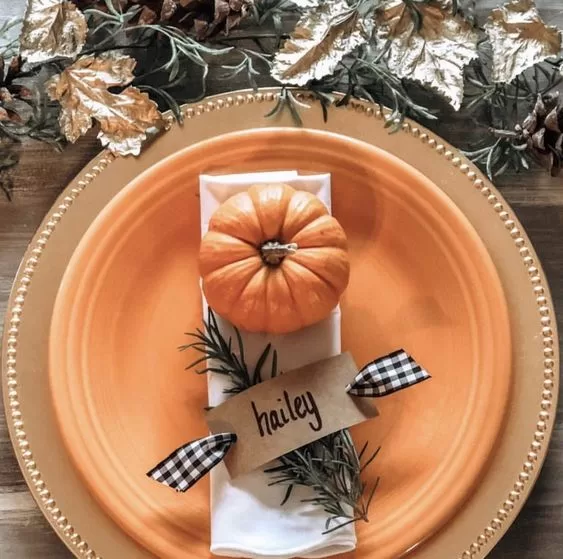 Simple but Sweet Plate Decor